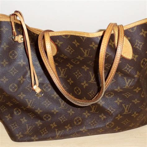 louis vuitton caught selling fake bags in store|louis vuitton bag scam.